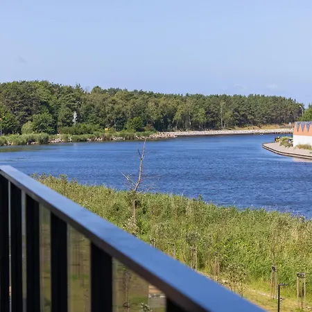 Dziwna River Z Frontowym Widokiem Na Rzeke I Basenem Epapartamenty