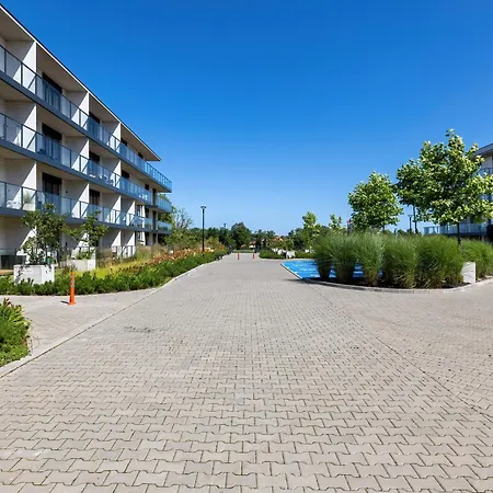 Dziwna River Z Frontowym Widokiem Na Rzeke I Basenem Epapartamenty