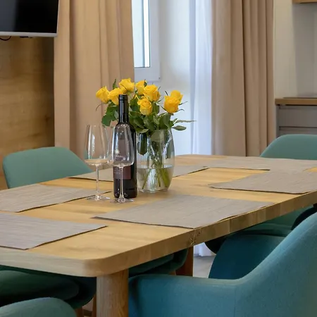 Apartment Dziwna River Z Frontowym Widokiem Na Rzeke I Basenem Epapartamenty