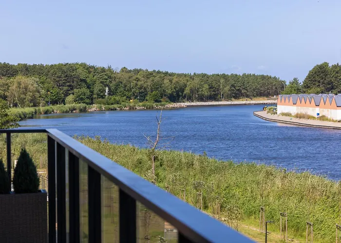 Dziwna River Z Frontowym Widokiem Na Rzeke I Basenem Epapartamenty