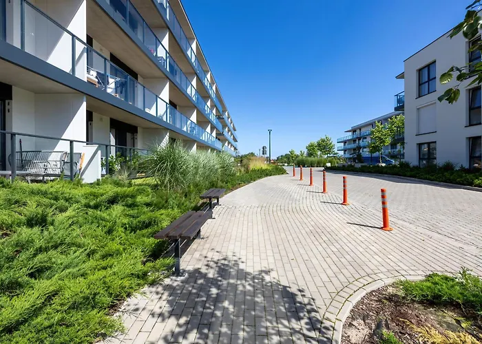 Dziwna River Z Frontowym Widokiem Na Rzeke I Basenem Epapartamenty アパート *