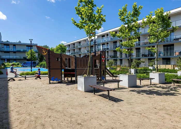 Dziwna River Z Frontowym Widokiem Na Rzeke I Basenem Epapartamenty アパート Dziwnów