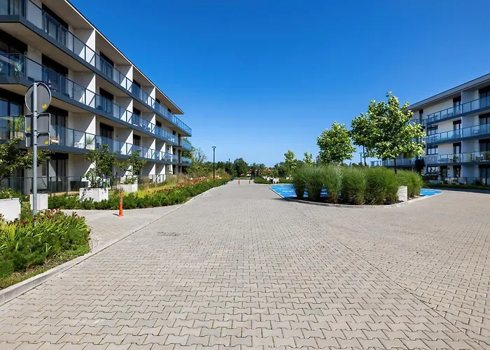 Dziwna River Z Frontowym Widokiem Na Rzeke I Basenem Epapartamenty