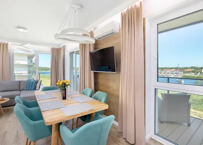 Dziwna River Z Frontowym Widokiem Na Rzeke I Basenem Epapartamenty アパート *